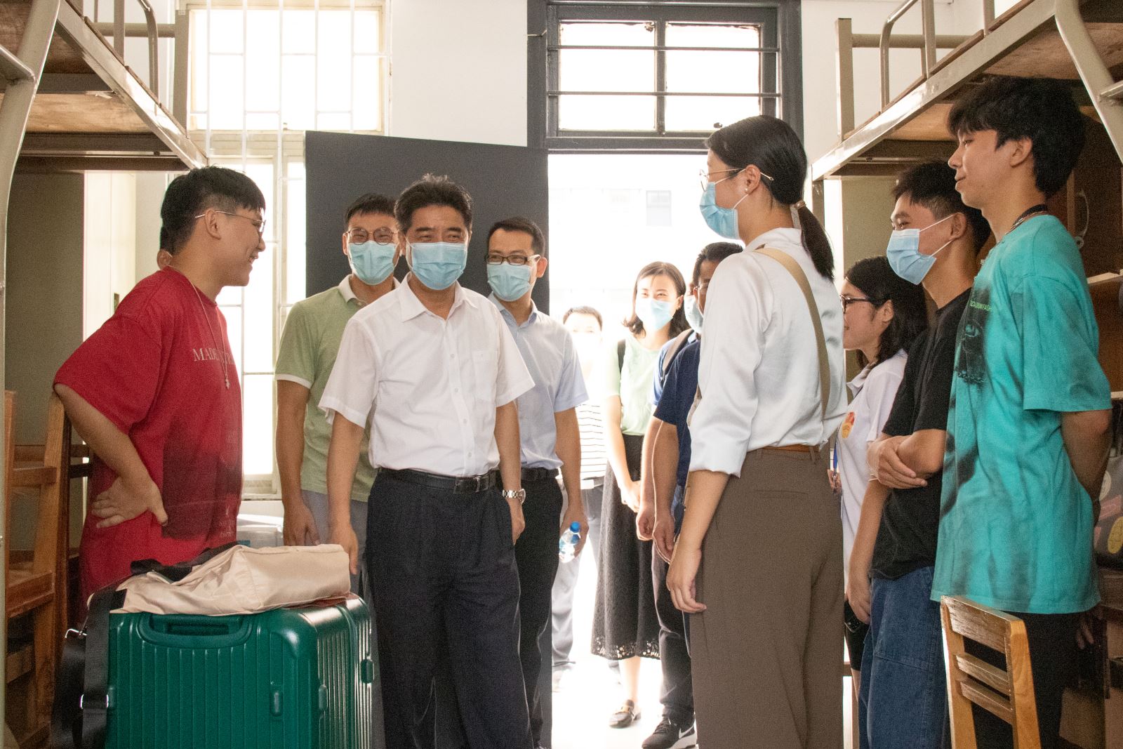 艺路同行，与你相伴（二）——校领导看望慰问伦理片
2021级新生并指导迎新工作