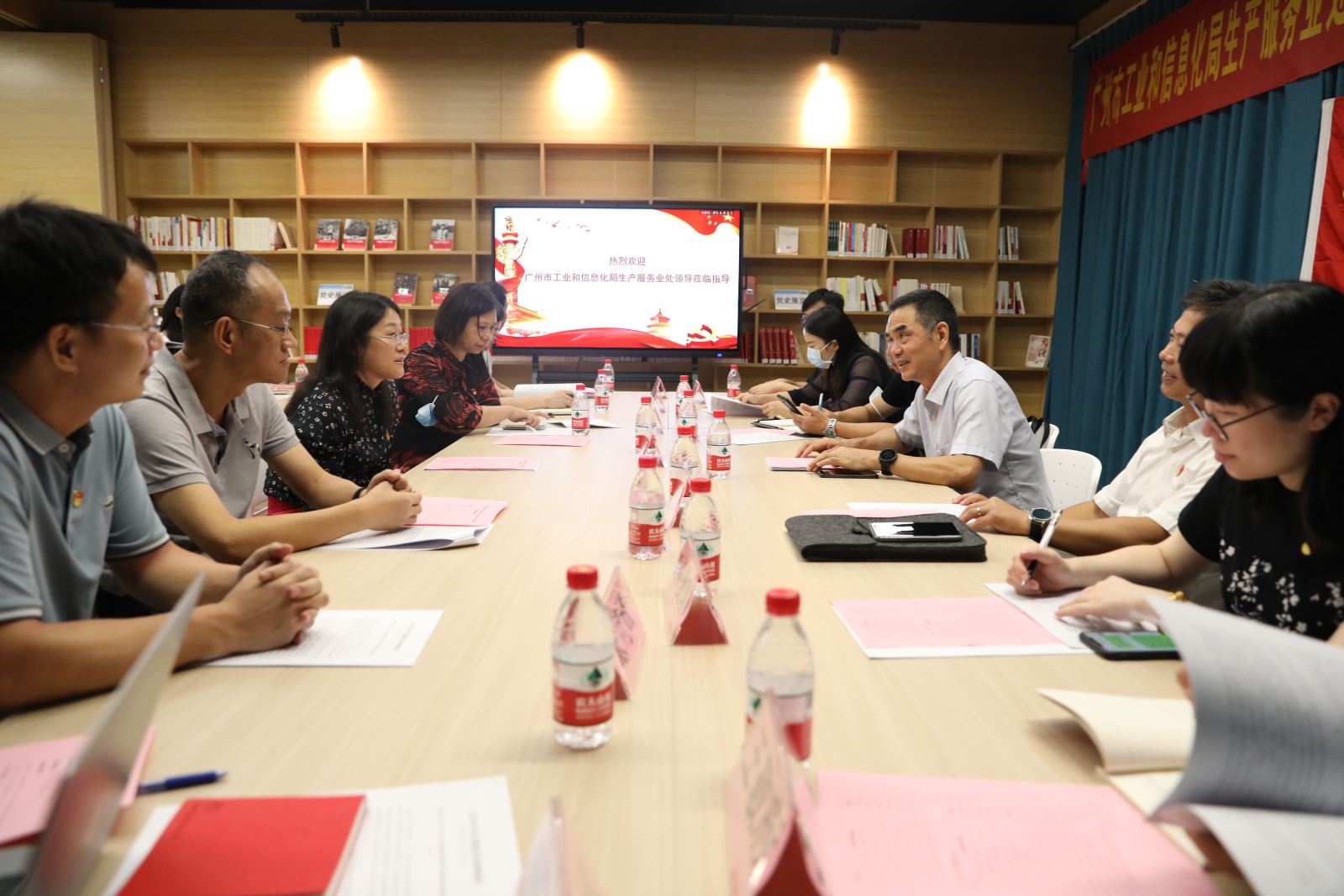 广州市工信局生产服务业处与伦理片
开展党建共建活动