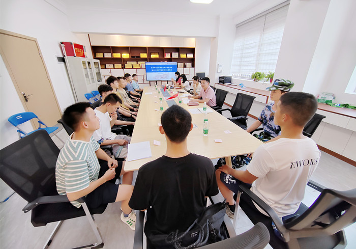退伍不褪色，换装不换志——伦理片
召开退伍大学生座谈会暨2023年大学生应征入伍动员会
