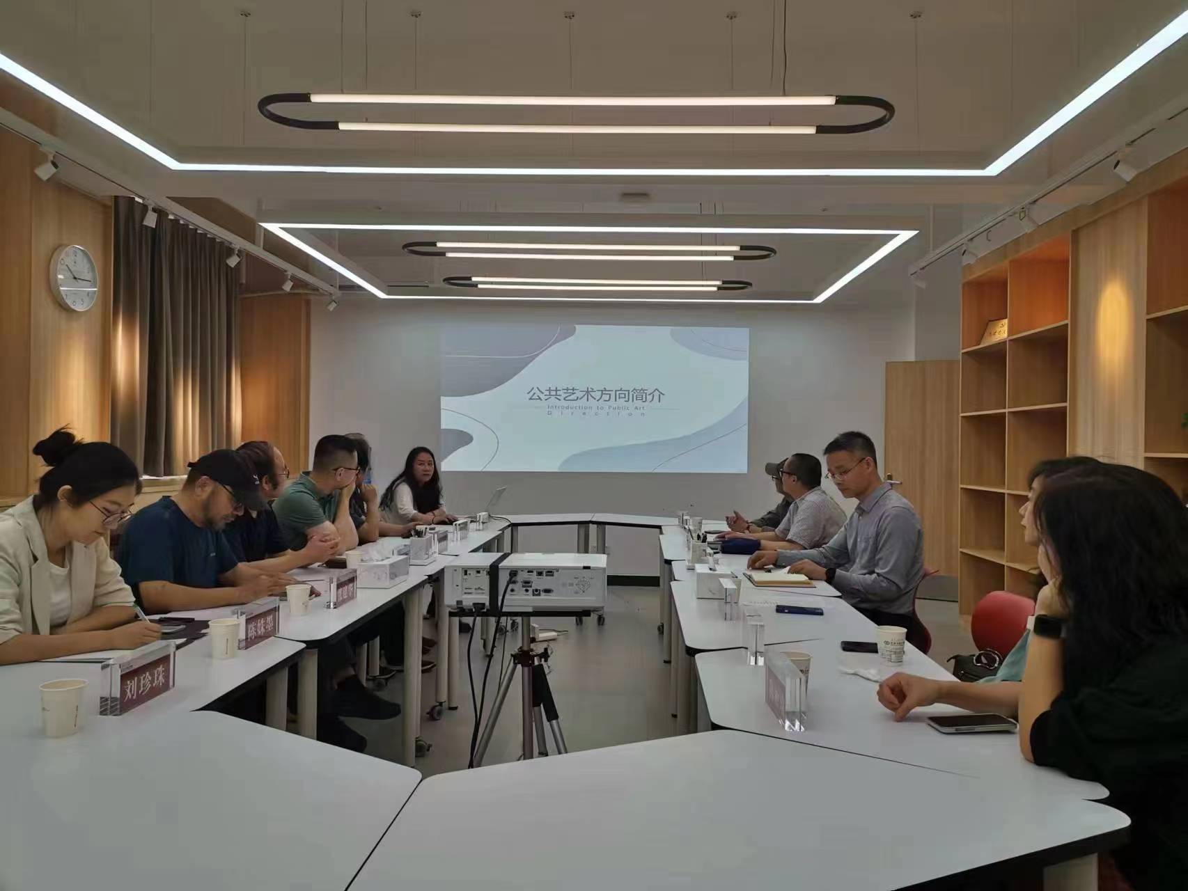 广州工商学院美术学院同行到伦理片
调研交流